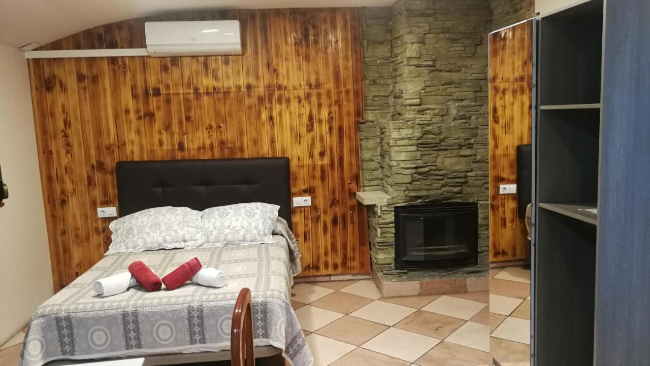Hostal Escarla Aren Εξωτερικό φωτογραφία