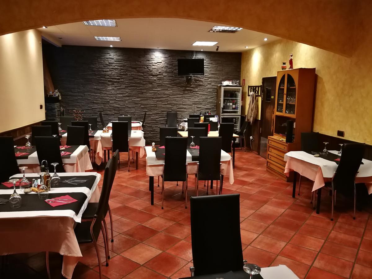 Hostal Escarla Aren Εξωτερικό φωτογραφία