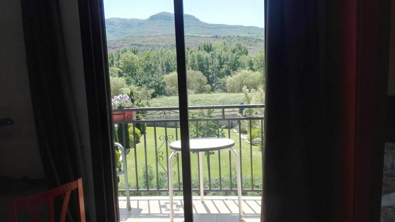 Hostal Escarla Aren Εξωτερικό φωτογραφία