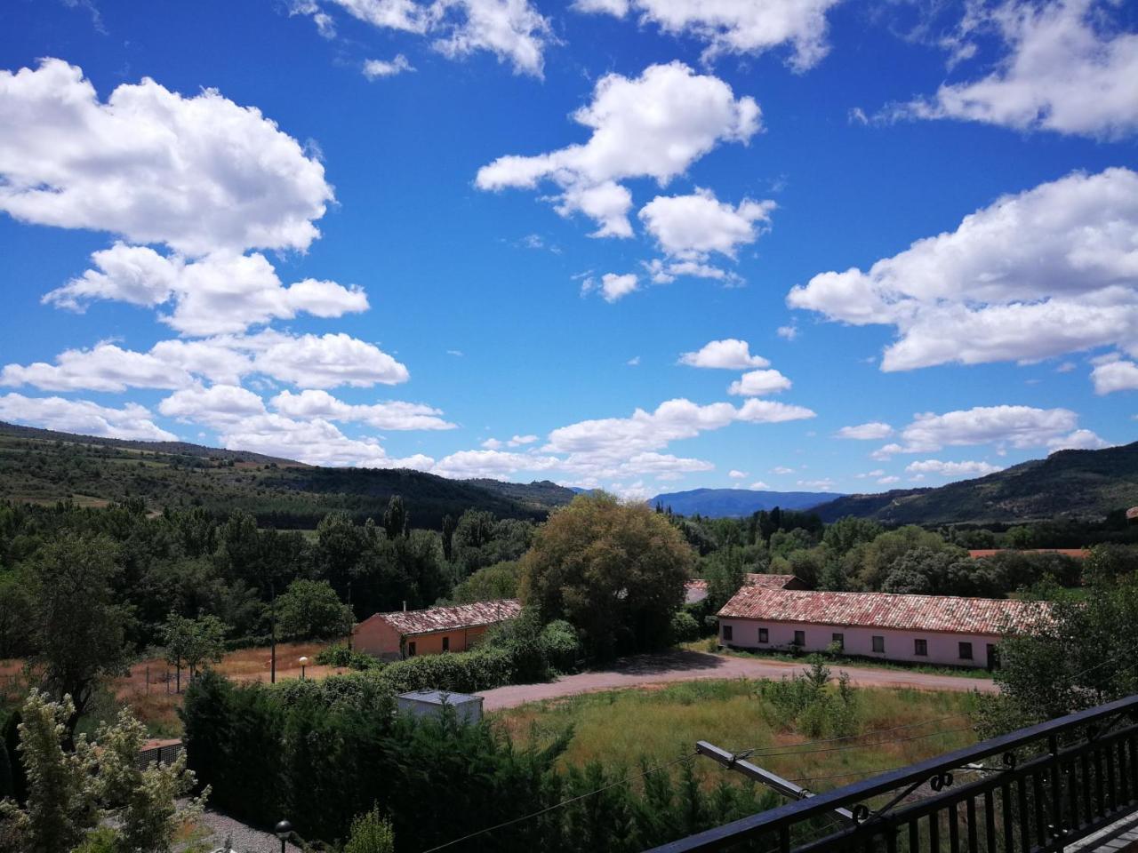 Hostal Escarla Aren Εξωτερικό φωτογραφία