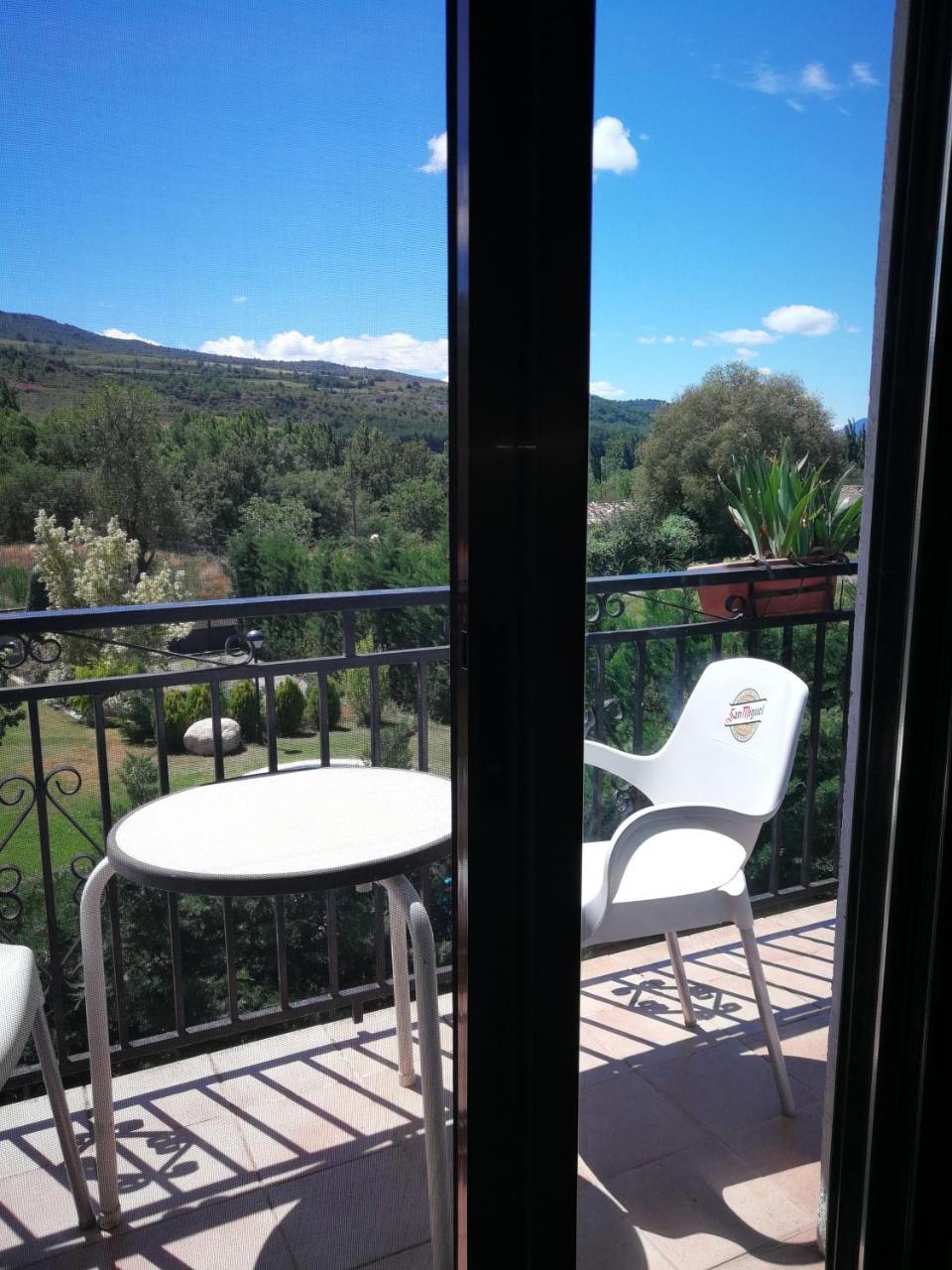 Hostal Escarla Aren Εξωτερικό φωτογραφία