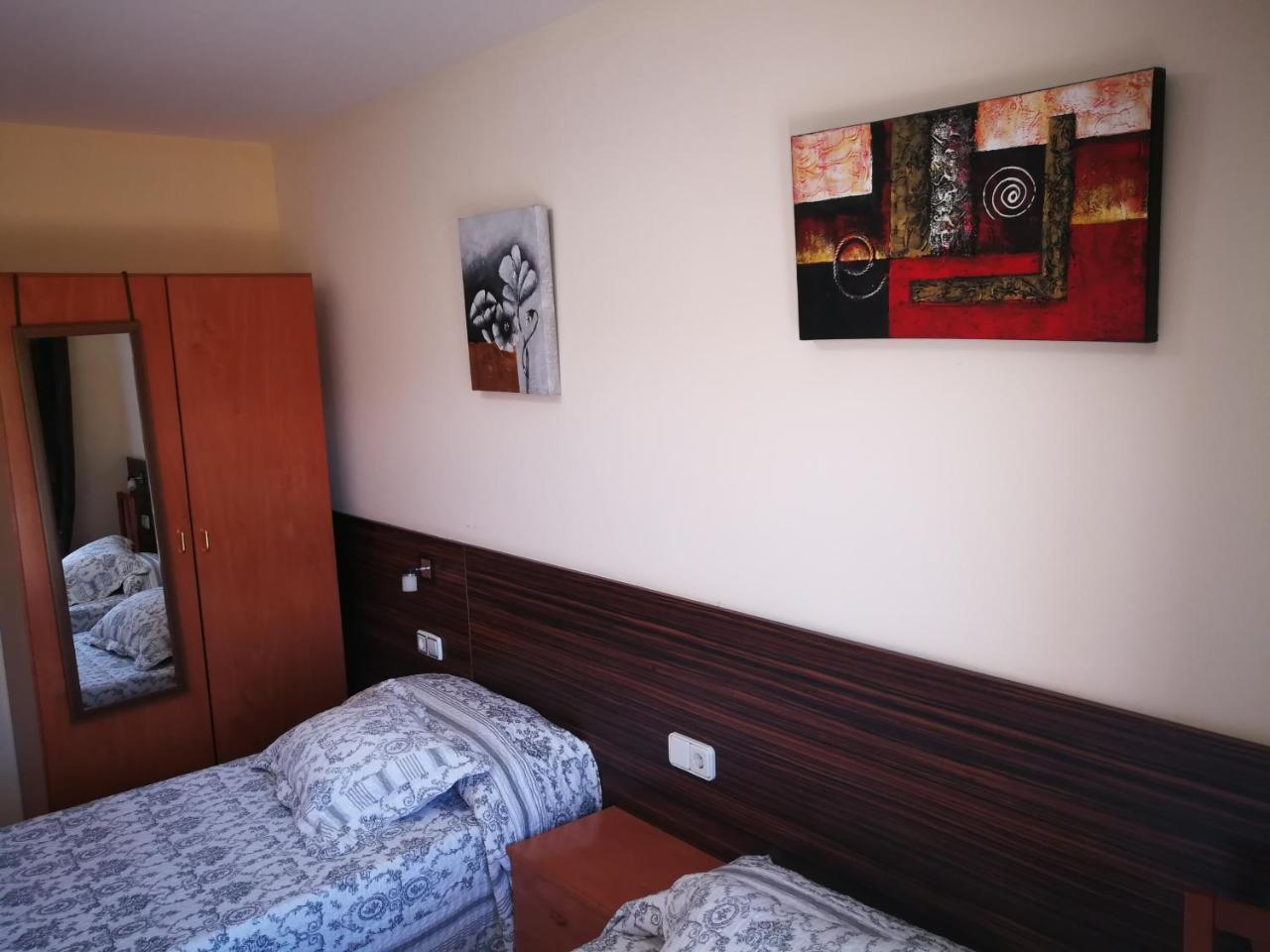 Hostal Escarla Aren Εξωτερικό φωτογραφία