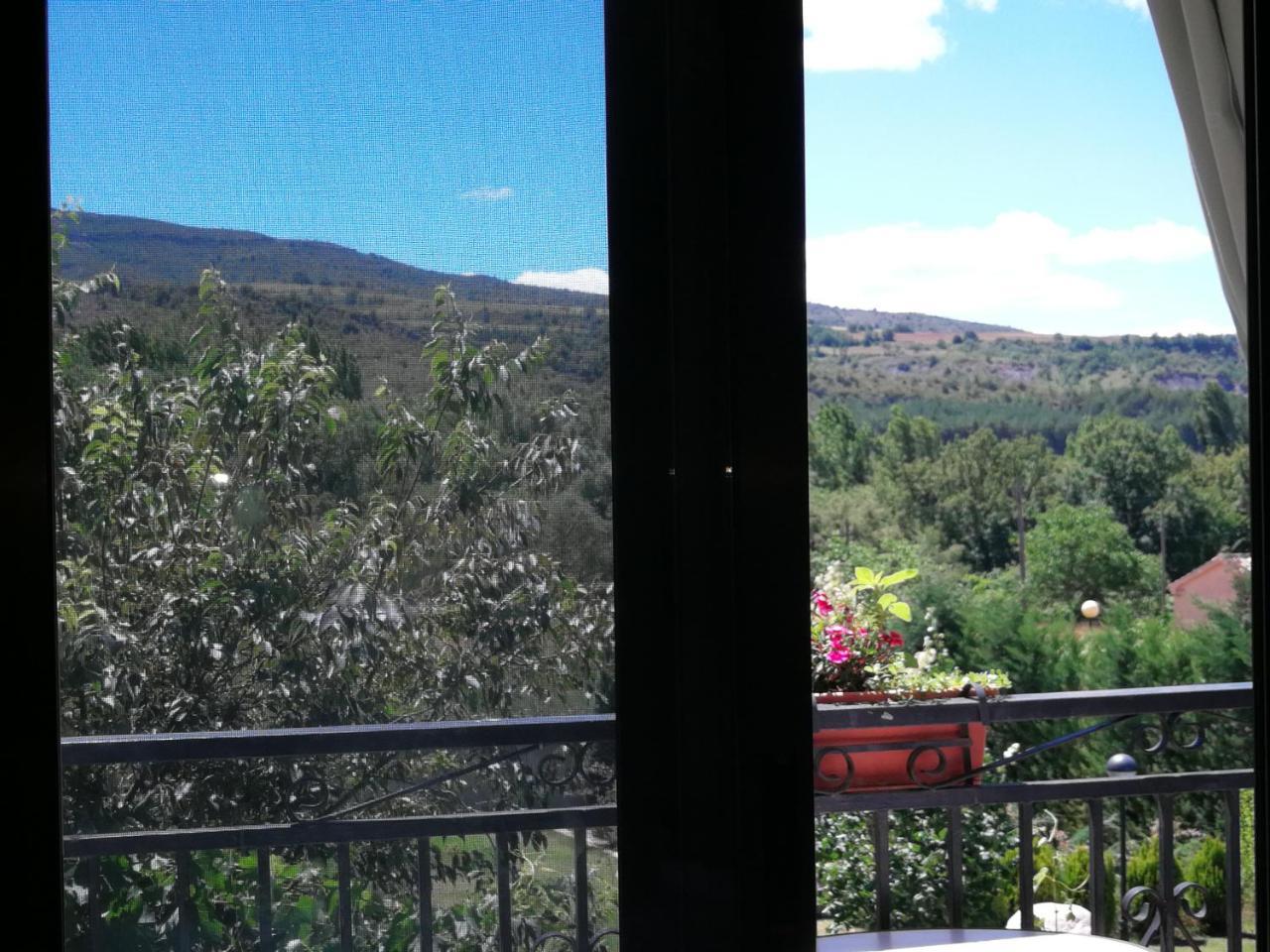 Hostal Escarla Aren Εξωτερικό φωτογραφία